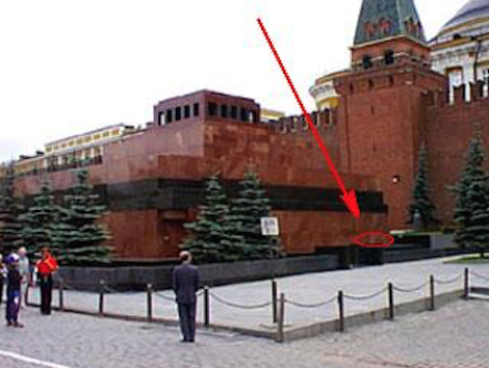 Разгадка странной надписи на стене мавзолея Ленина