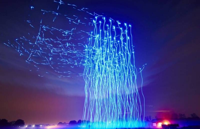 Фантастическое световое шоу: 100 танцующих дронов установили новый мировой рекорд
