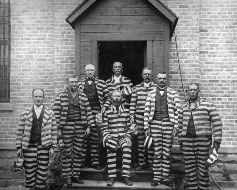 Полосатая одежда заключённые америка