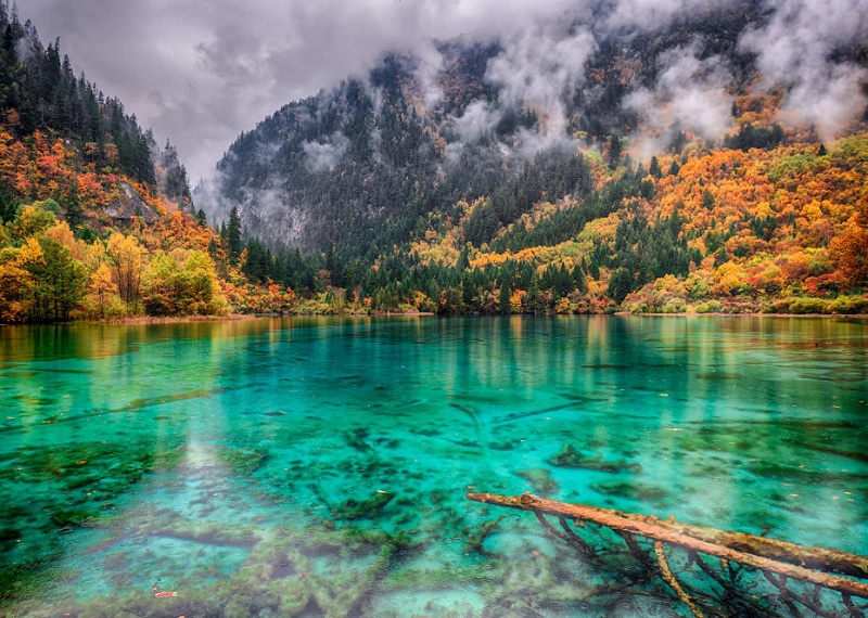 Невероятно красивые цветные озера мира
